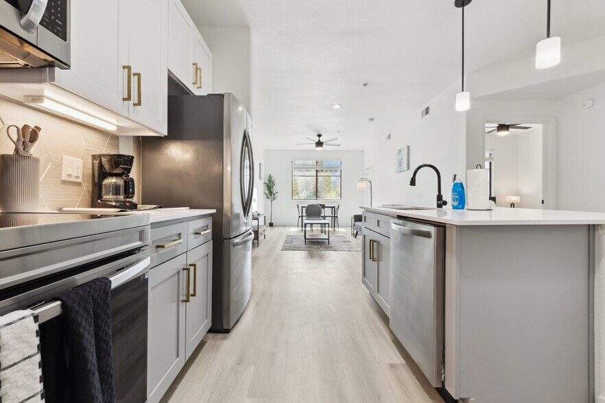 Building Photo - 6610 N 93rd Ave