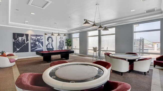 Building Photo - 818 E Flamingo Rd