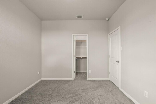 Building Photo - 440 Canadian Springs Dr