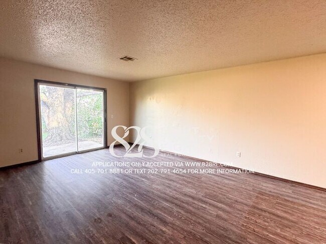 Building Photo - $200 OFF 1st MONTH'S RENT! 3 BED/2 BATH SINGLE FAMILY HOME IN MWC!
