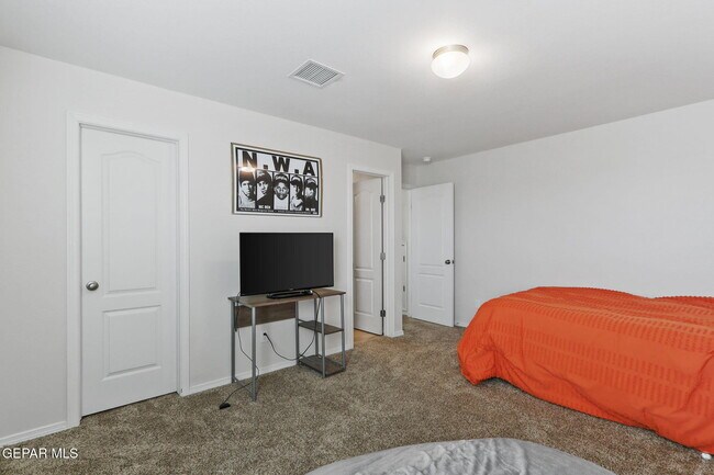 Building Photo - 13740 Villa Vista Ave
