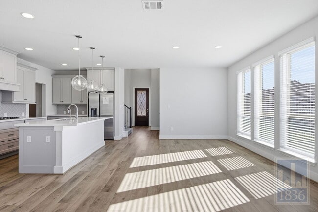 Building Photo - 216 Monrovia Wy