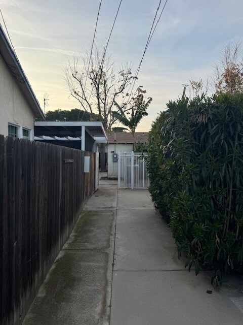 Building Photo - 509 Plymouth Ave