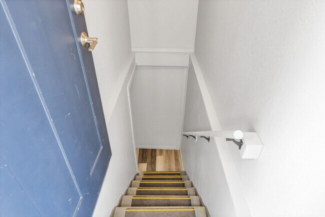 Building Photo - 1609 10th Ave