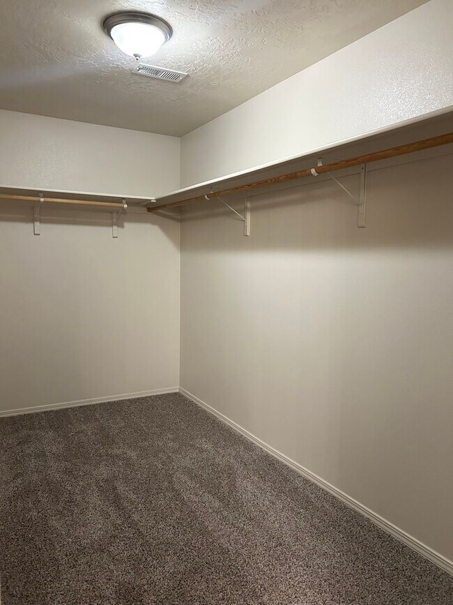 Building Photo - Modern Layout, Private Backyard, Prime Location |3 bed 2.5 bath Home in Nampa