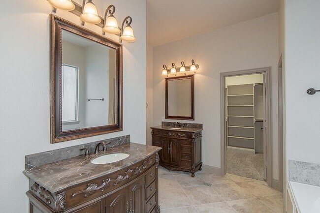 Building Photo - 917 Lake Meadow Ln