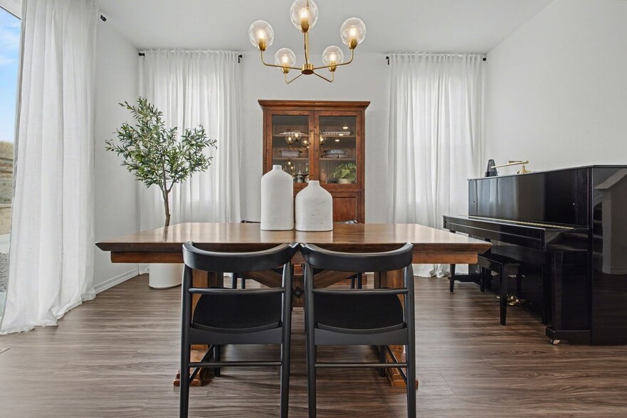 Building Photo - 5768 Heathland Terrace