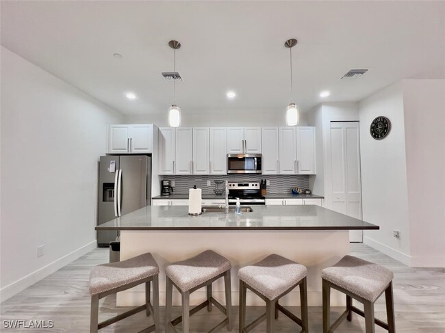 Building Photo - 5865 Shell Cove Drive
