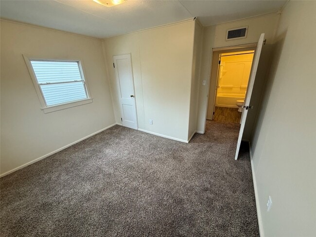 Building Photo - 1139 W 36th St