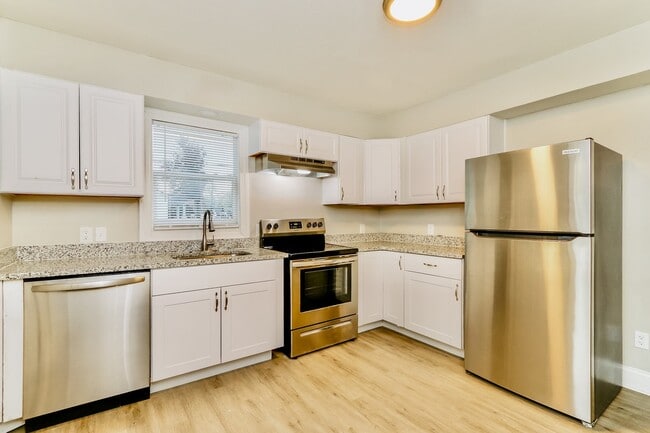 Building Photo - 1620 Catalpa St