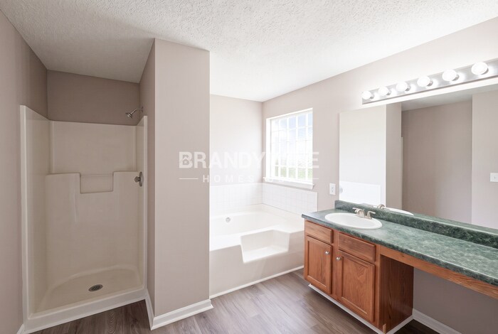 Building Photo - 5194 Seaside Ct