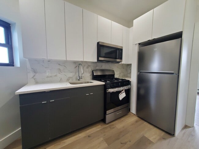 Unit 2R - 1716 John F Kennedy Blvd