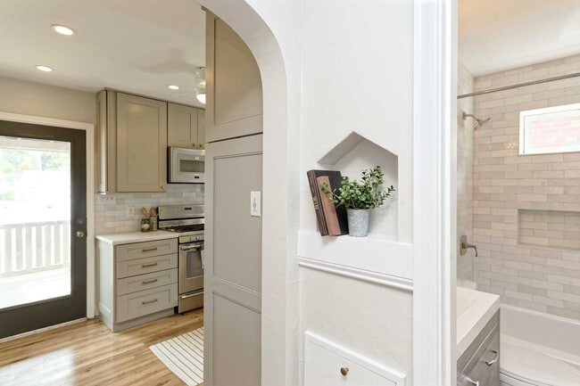 Building Photo - 3554 Jamieson Ave