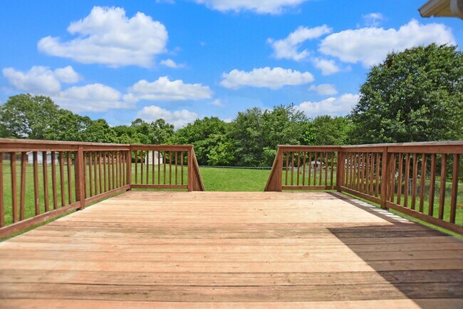 Building Photo - Pet Friendly Three Bedroom with Bonus!