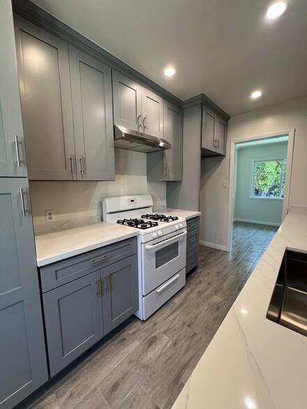 Kitchen - 715 W Colorado Blvd