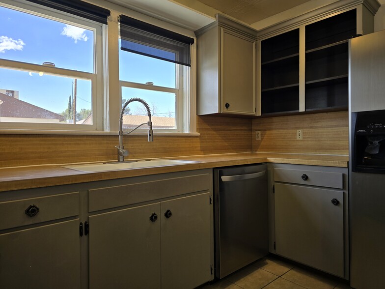 Kitchen - 549 E 500 S