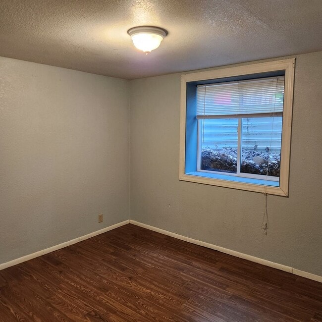 Building Photo - 4 Bed | 2 Bath House in the lower Rattlesnake