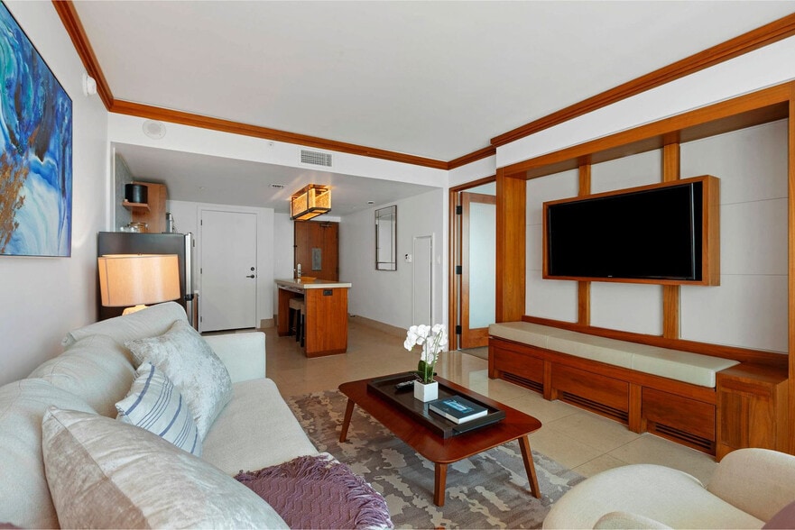 Building Photo - 6801 Collins Ave