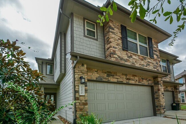 Building Photo - 6490 Calgary Woods Ln