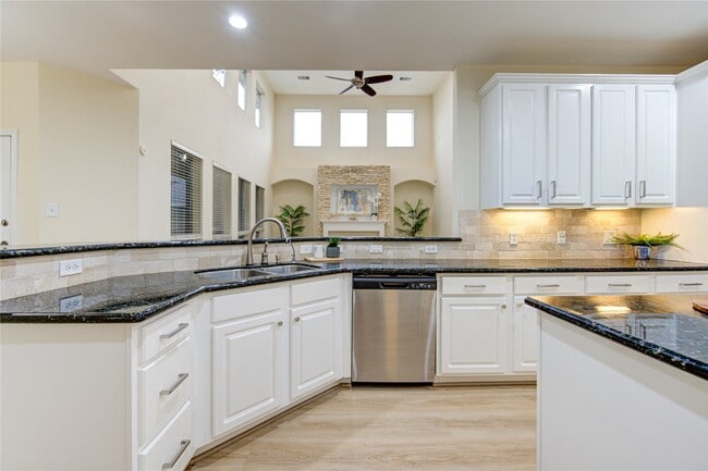 Building Photo - 2327 Centerbrook Ln