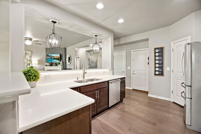 Building Photo - 580 Boxwood Dr