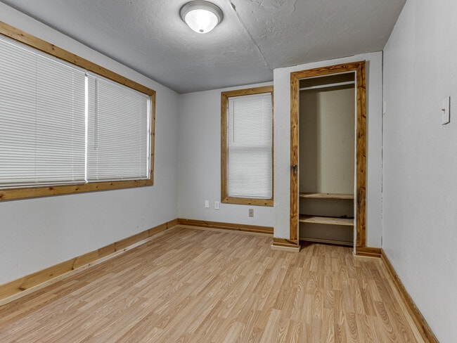 Building Photo - 1320 S Jensen Ave