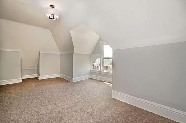 Building Photo - 5 bedroom home in the Upper Hill District