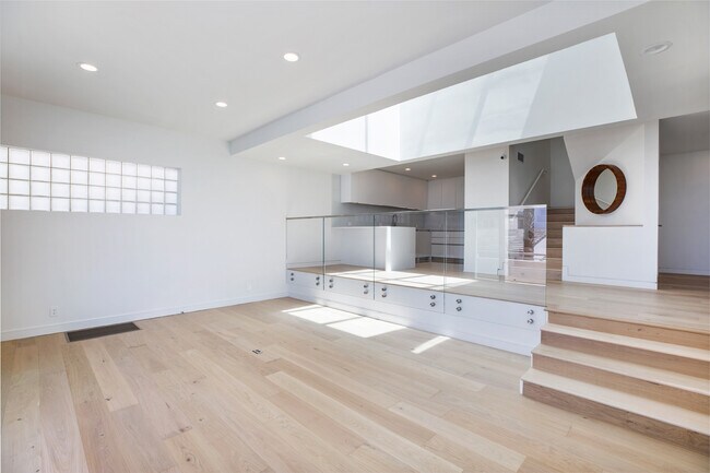 Building Photo - 21349 Rambla Vis