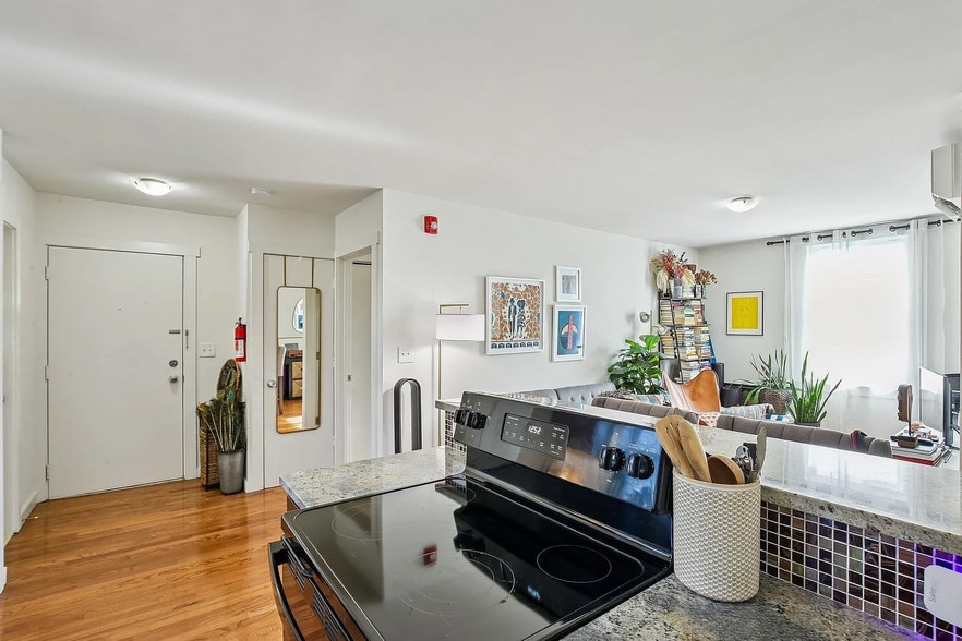 Building Photo - 324 4th St