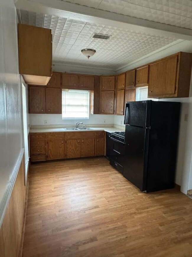 Building Photo - 510 W Bilbo Ave