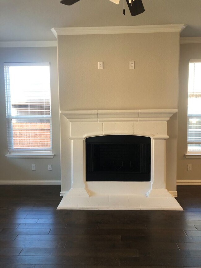 Building Photo - Ranch-Style 3 Bedroom/2bath w Designated O...