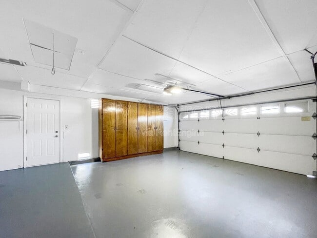 Building Photo - 9564 Peartree Ln