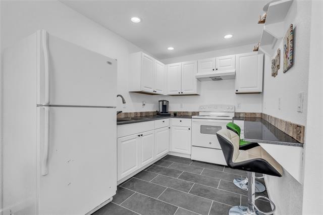 Building Photo - 1319 Parkway Ct