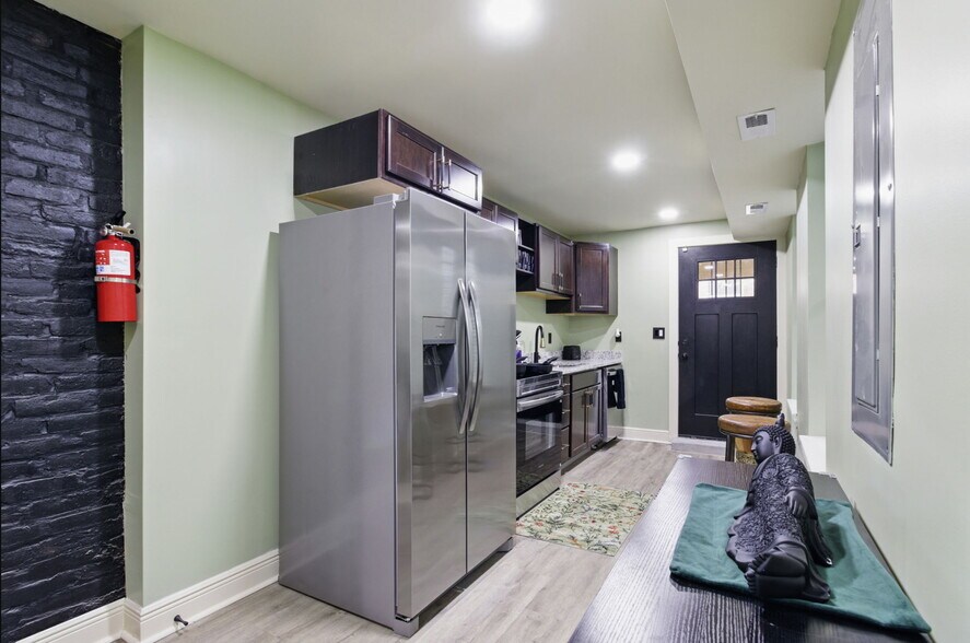 Building Photo - 1232 W Lombard St