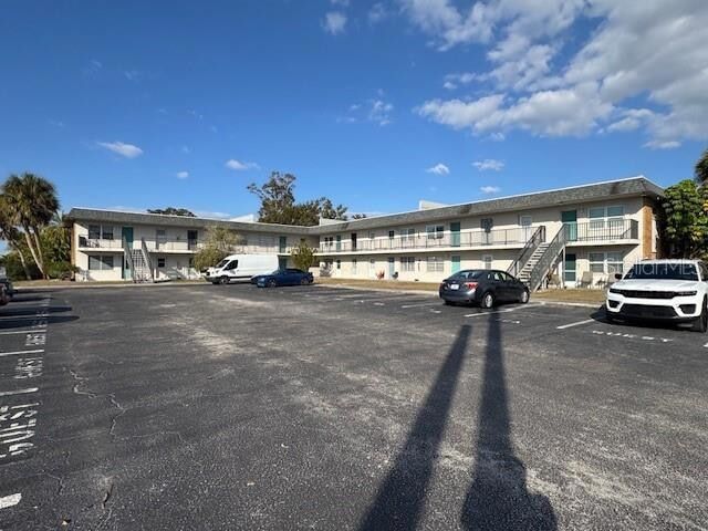 Building Photo - 3325 Bee Ridge Rd