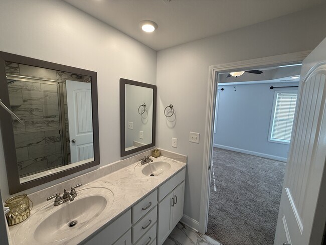 Building Photo - 203 Casting Ct