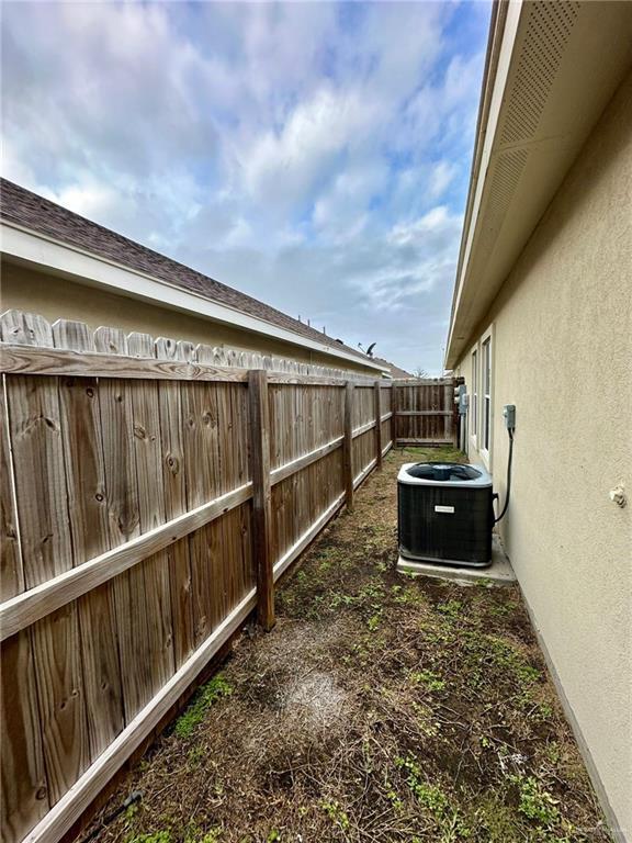 Building Photo - 17 Downing Ave