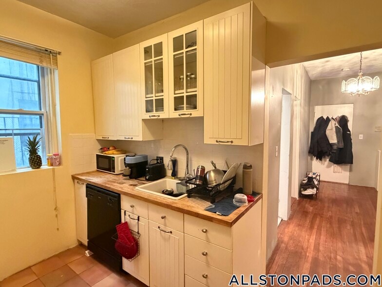 Building Photo - 86 Glenville Ave