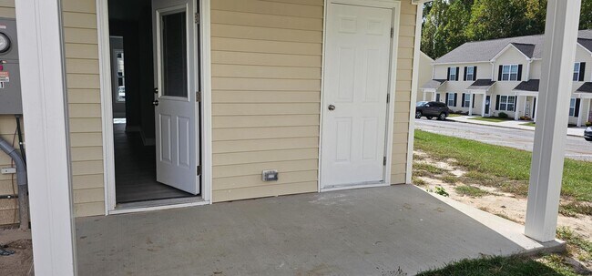 Building Photo - 1265 Cross Creek Cir