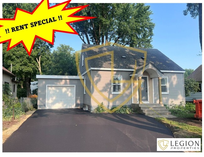 Primary Photo - **RENT SPECIAL!!** Adorable 3 Bedroom Full...