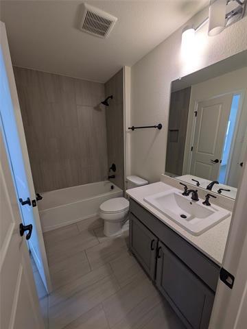 Building Photo - 913 Jamestown Ln