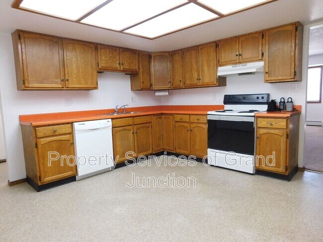 Building Photo - 568 Dawn Ct