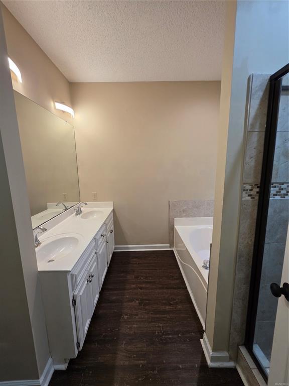 Building Photo - 2230 Kingsbury Dr