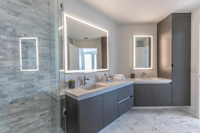 Building Photo - 851 NE 1st Ave