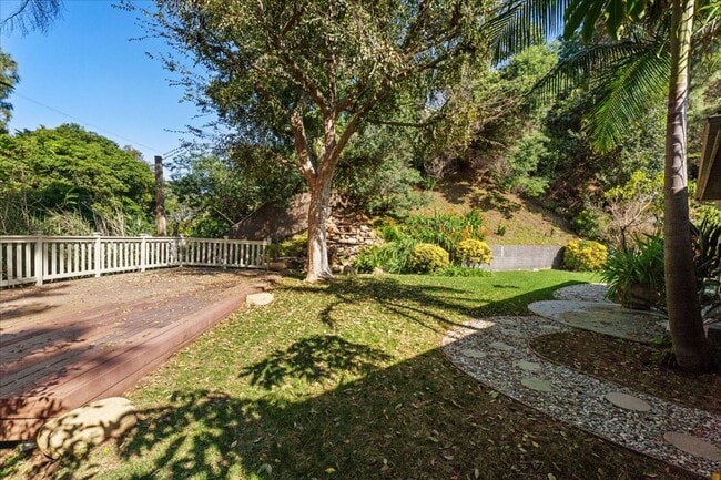 Building Photo - Private Hillside Retreat with Expansive Yard, Chef’s Kitchen, and Spa-Like Primary Suite