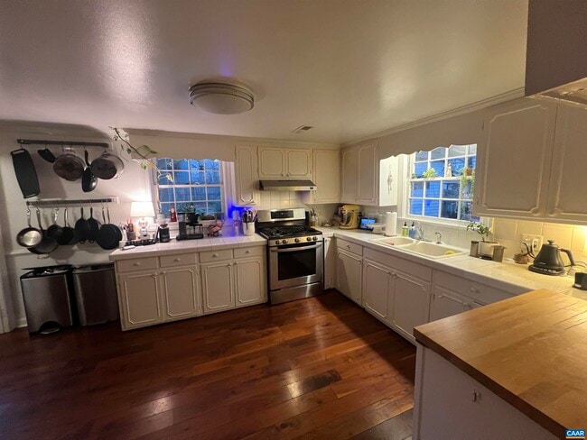 Building Photo - 211 5th St NW