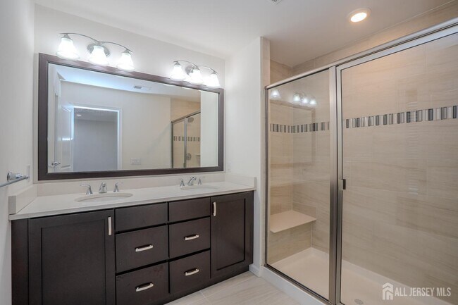 Building Photo - 16 Clover Ln