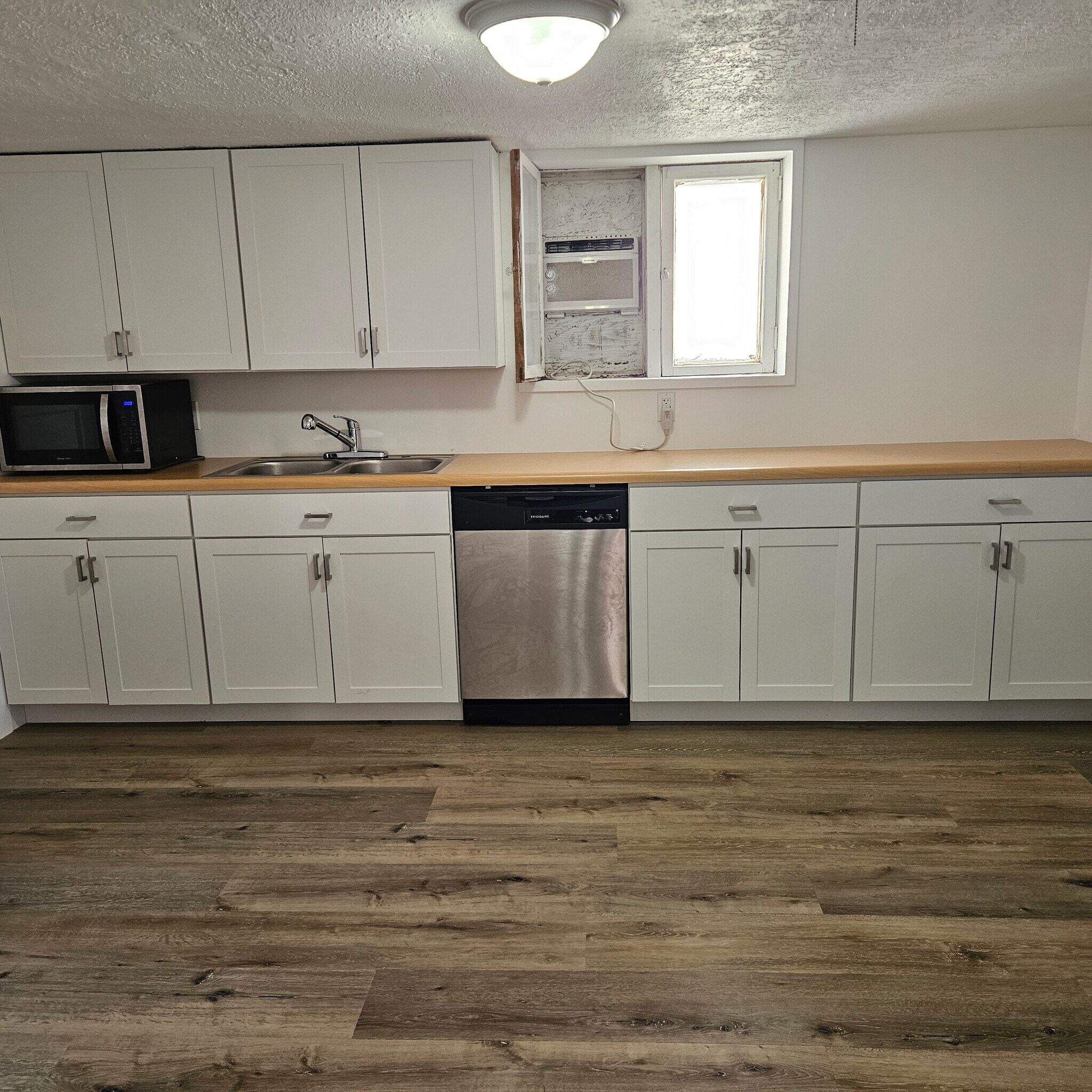 Kitchen - 120 W 700 S