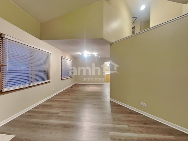 Building Photo - 5 Andover Ct