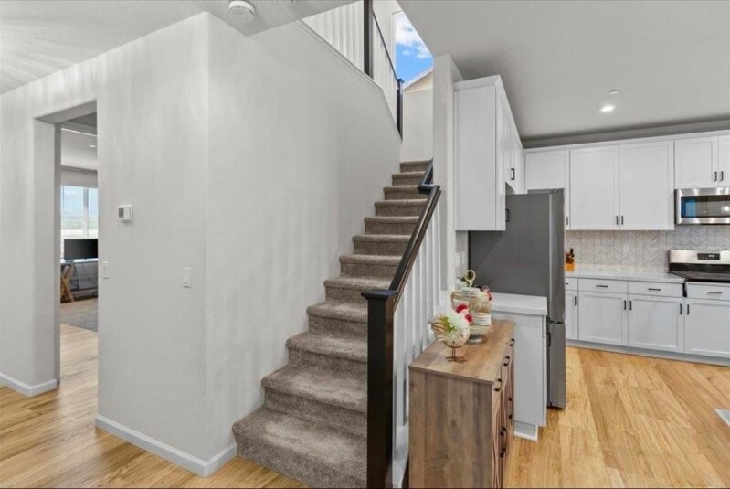 Building Photo - 2851 Ski Bch St